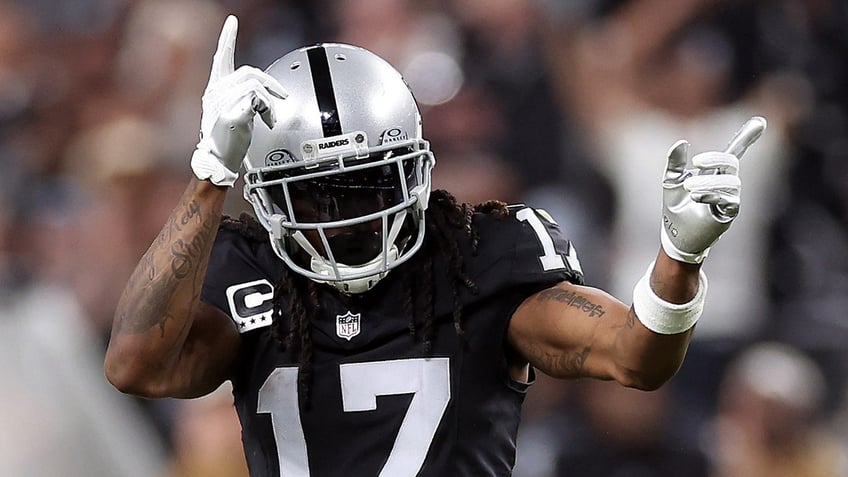 raiders down jets behind key interception to pick up back to back wins