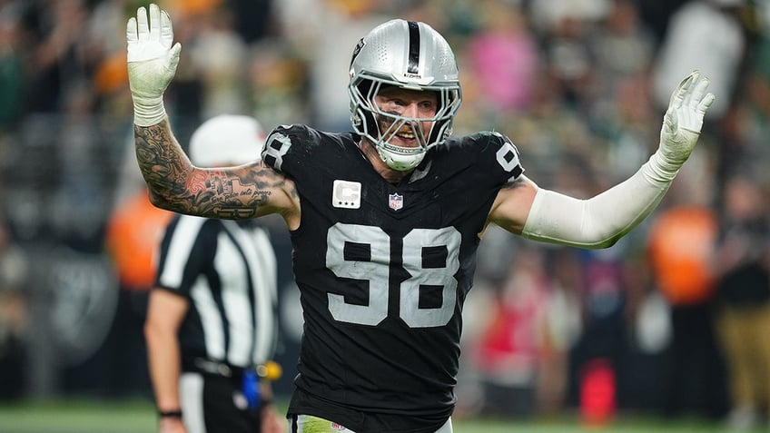 raiders hold off packers last minute drive to come away with win