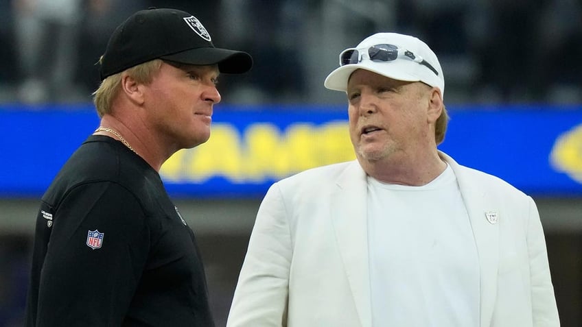 Gruden and Davis before NFL game