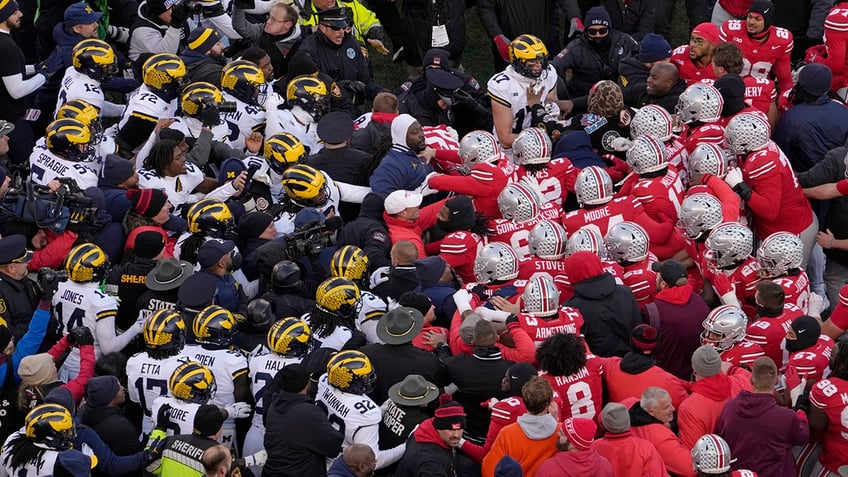 Ohio State Michigan scrum