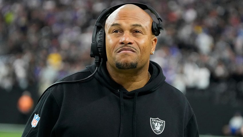 raiders top giants in antonio pierces head coaching debut