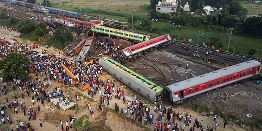 railroad bridge platform collapse leaves at least 26 victims dead others injured