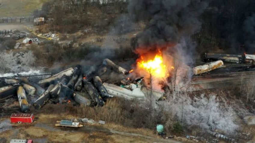 railroads work to make sure firefighters can quickly look up what is on a train after a derailment