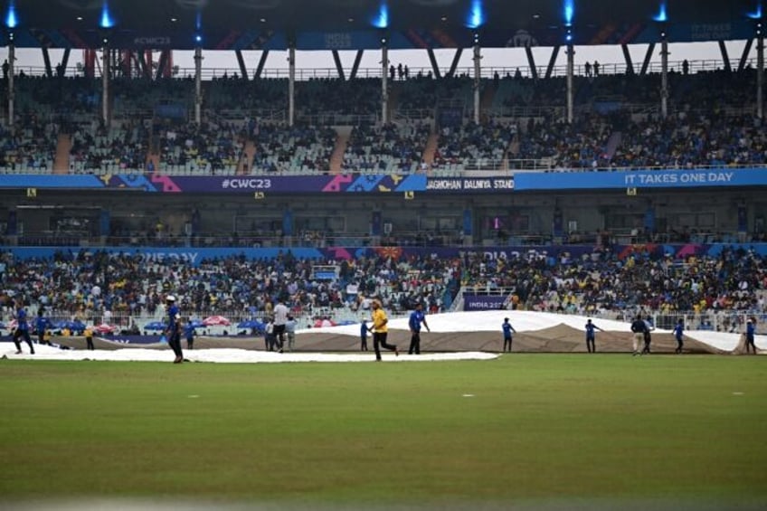 rain rescues slumping south africa in world cup semi final