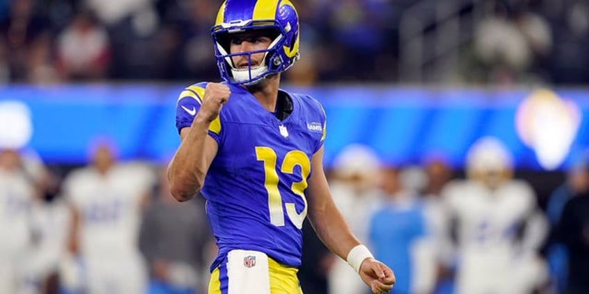 rams stetson bennett earns praise after preseason debut vs chargers