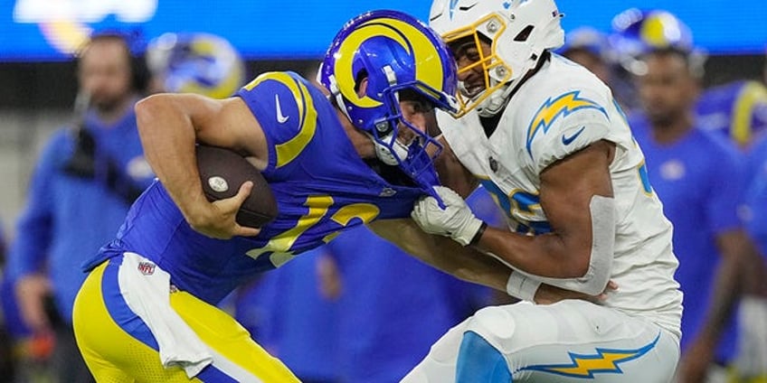 rams stetson bennett earns praise after preseason debut vs chargers