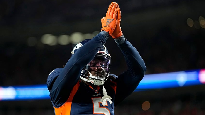 Randy Gregory celebrates