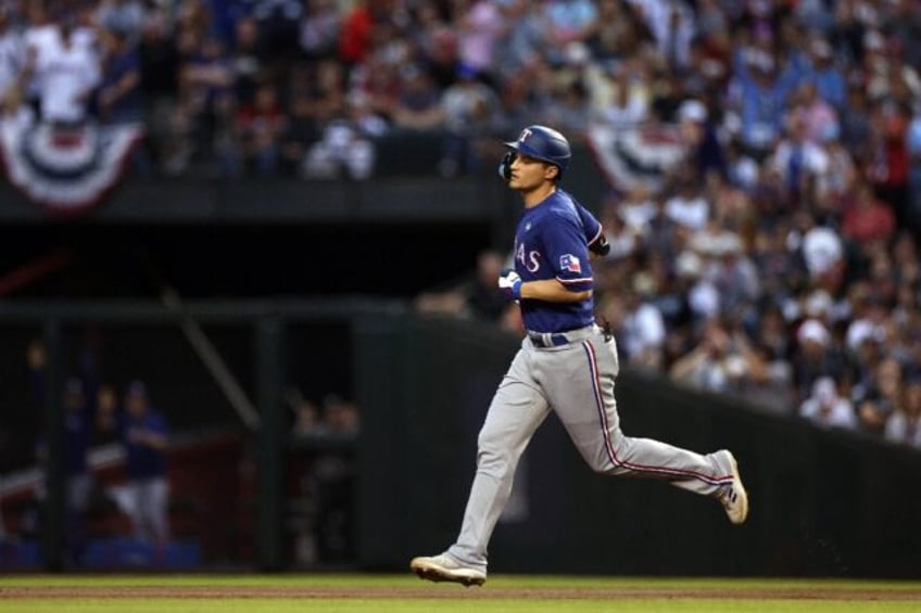 rangers bounce back to down diamondbacks lead world series