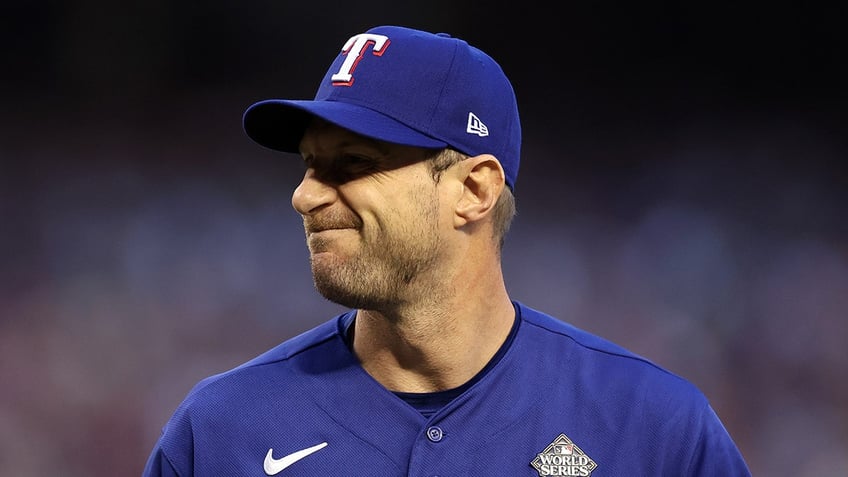 rangers max scherzer exits world series game 3 start with apparent back injury