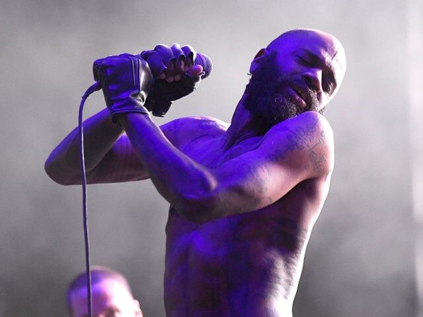 rap group death grips end concert when fans wont stop throwing glow sticks at them