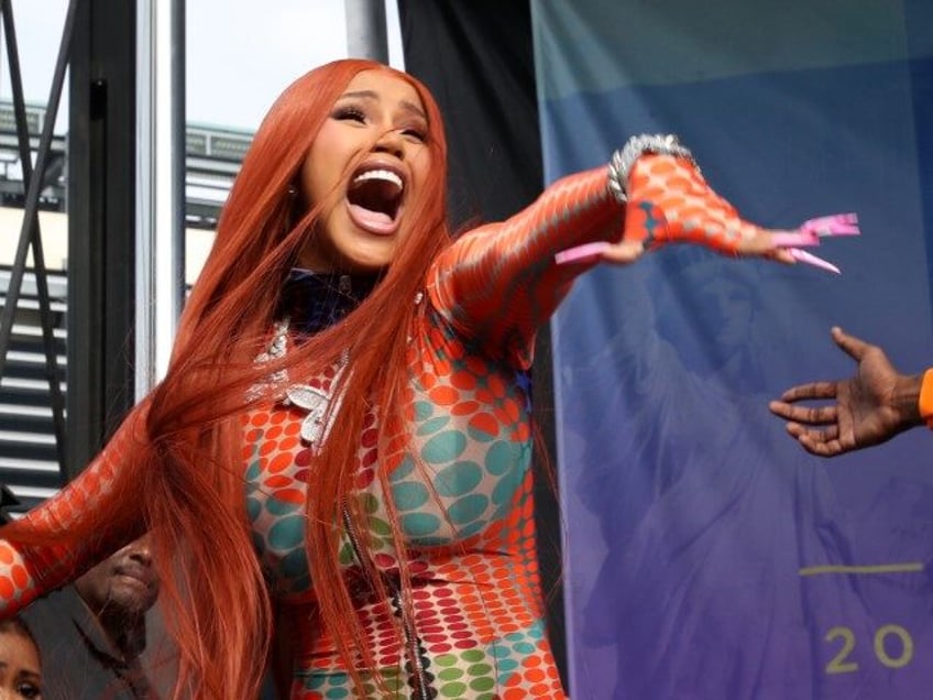 rapper cardi b hurls mic at fan who threw drink at her onstage