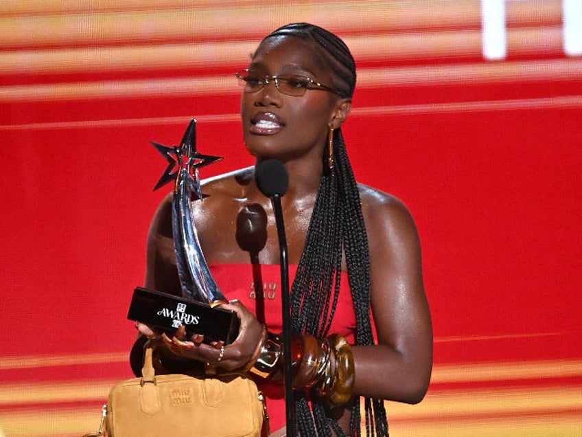 LOS ANGELES, CALIFORNIA - JUNE 09: Doechii accepts the Best Female Hip-hop Artist award on