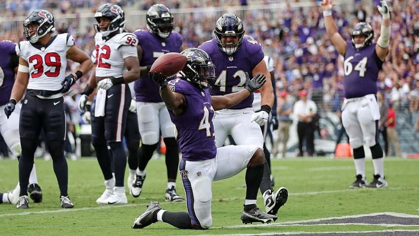 ravens dominate texans to get first win of season at home