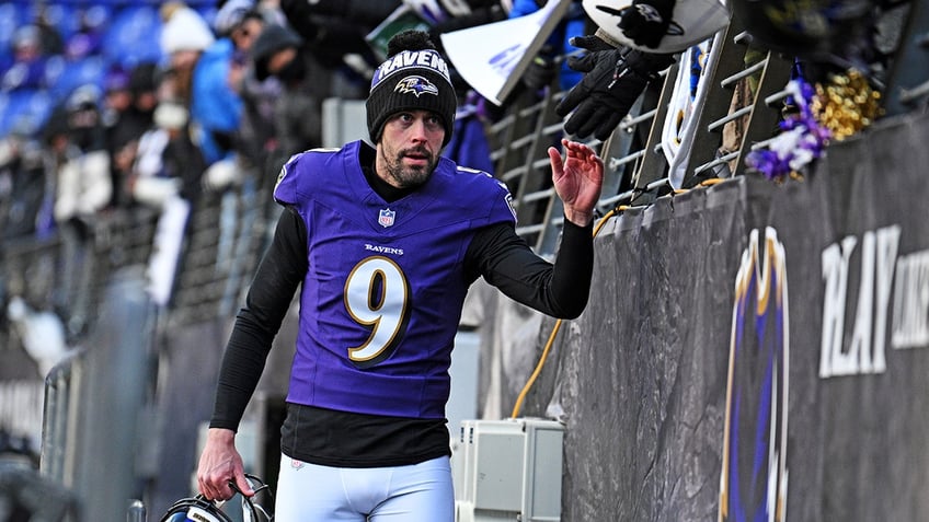 Justin Tucker interacts with fans