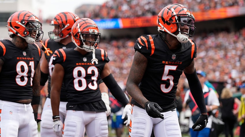 ravens hold off charging bengals for crucial early afc north win