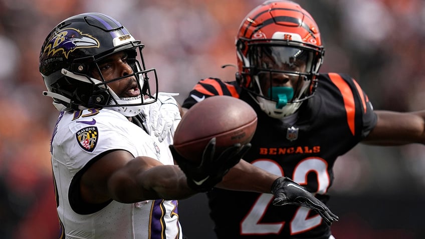 ravens hold off charging bengals for crucial early afc north win