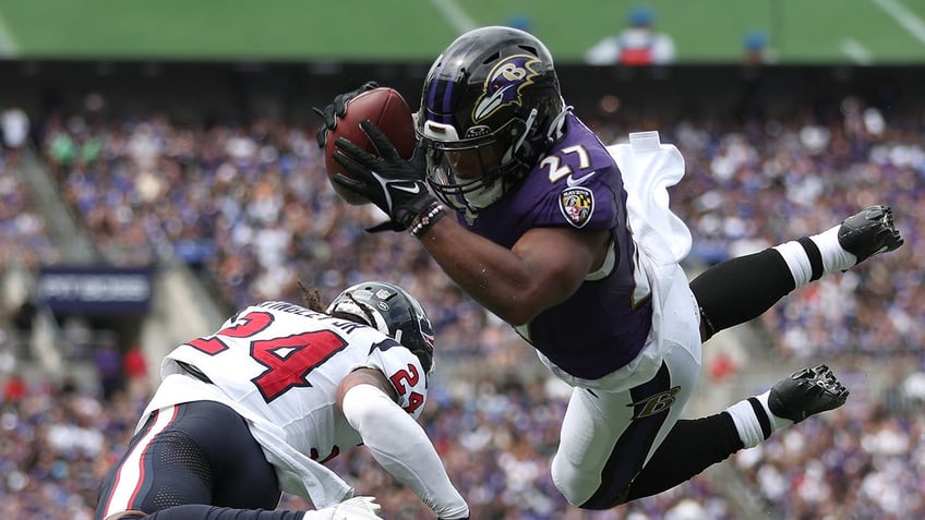 ravens jk dobbins will miss rest of season after tearing achilles against texans