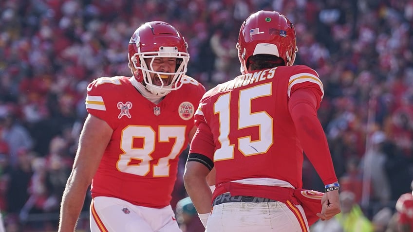 Travis Kelce and Patrick Mahomes celebrate