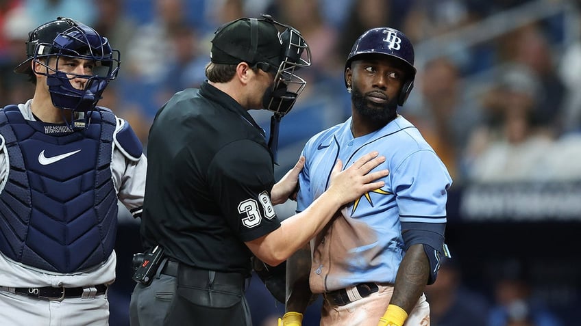 rays brandon lowe takes shot at struggling yankees after benches clearing altercation not worth our time