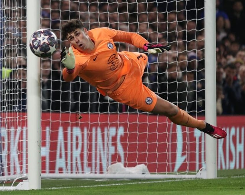 real madrid sign chelsea keeper kepa on season long loan to replace courtois