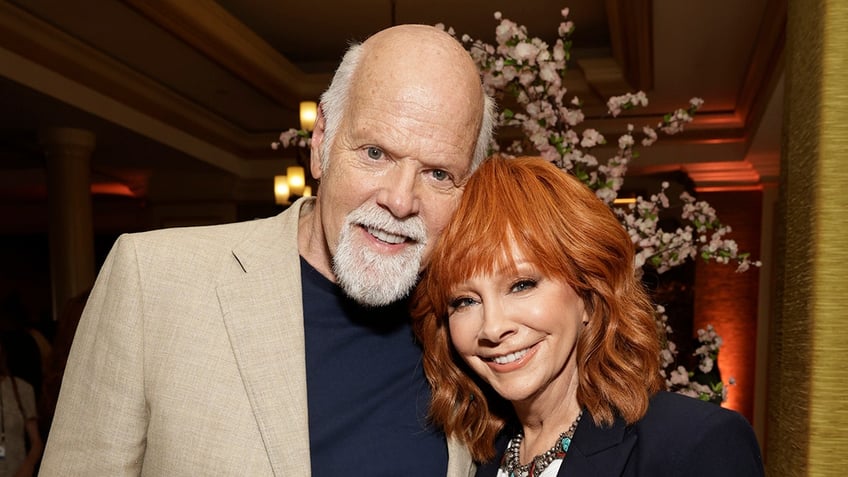 Rex Linn, Reba McEntire