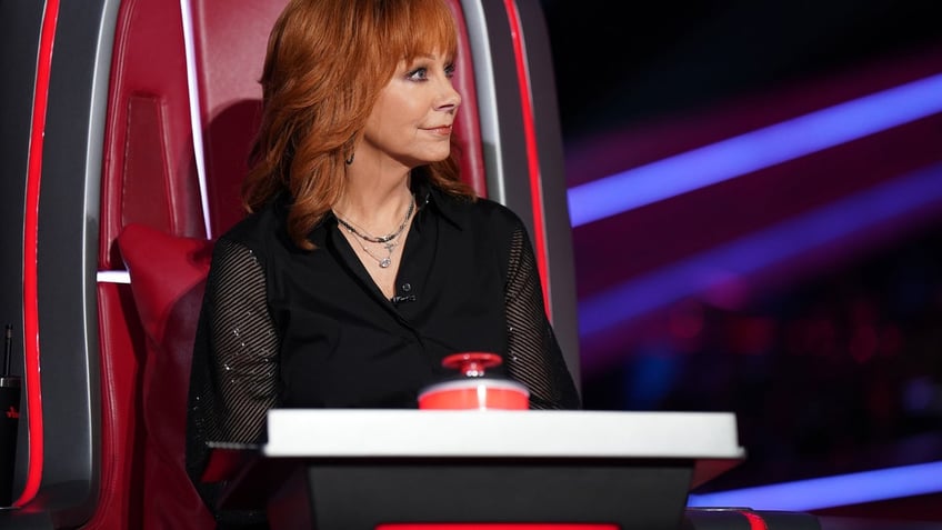 reba mcentires road to queen of country voice coachs oklahoma ranch beginnings to overcoming tragic loss