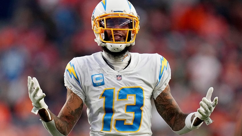 Keenan Allen argues call 