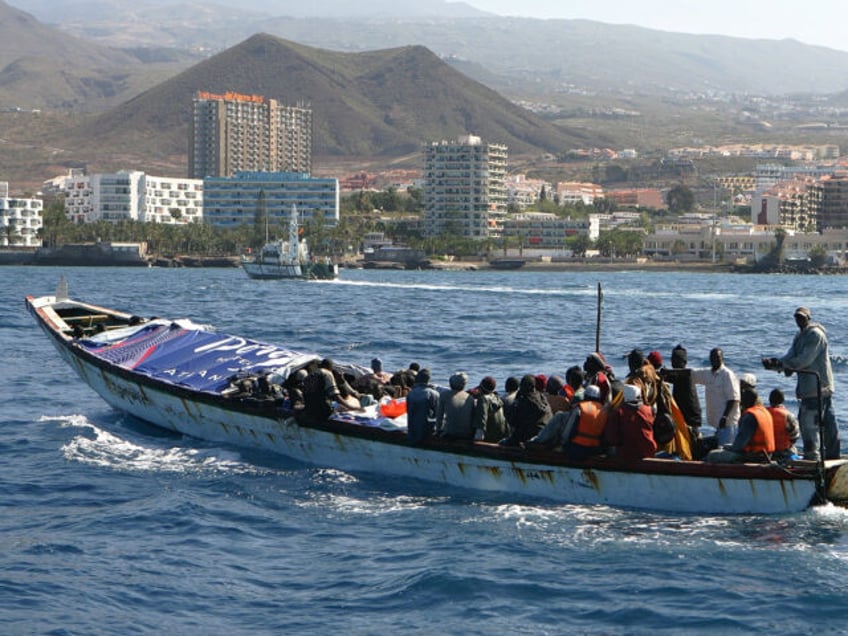 record 32000 illegal boat migrants arrive on spains canary islands