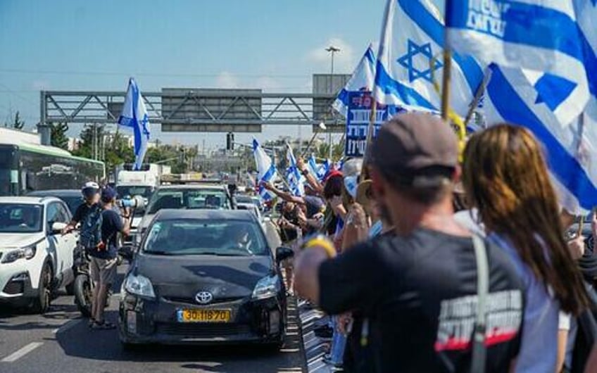 record anti netanyahu protests labor strikes bring israel to a standstill