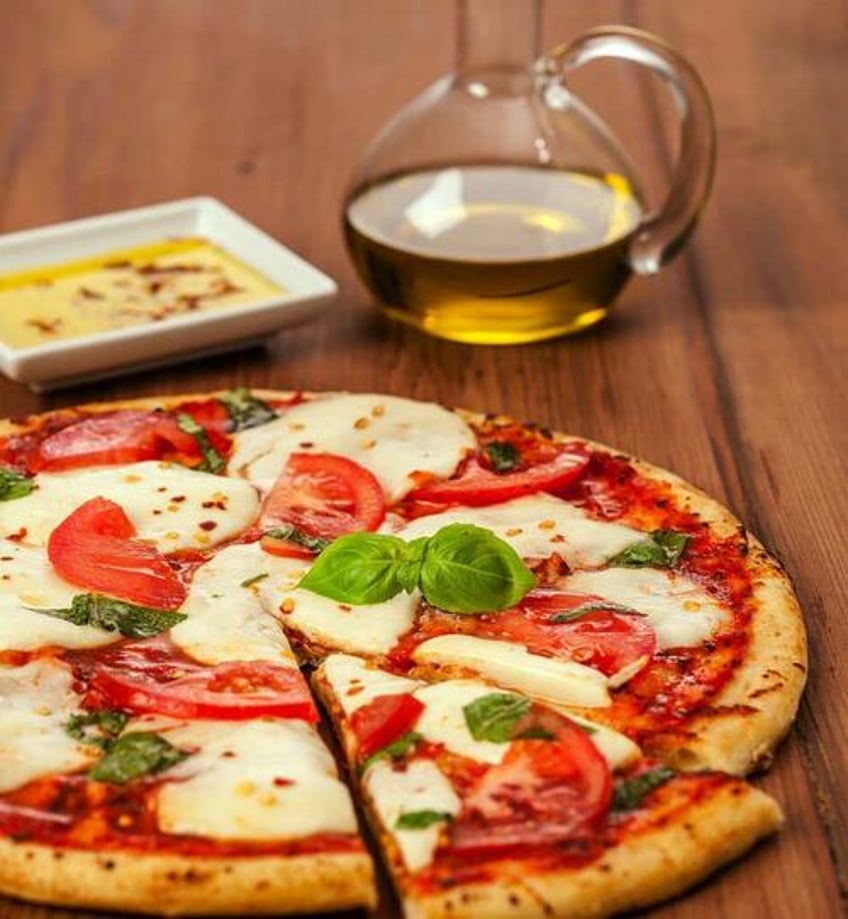 record olive oil prices keep italian pizza making costs high 