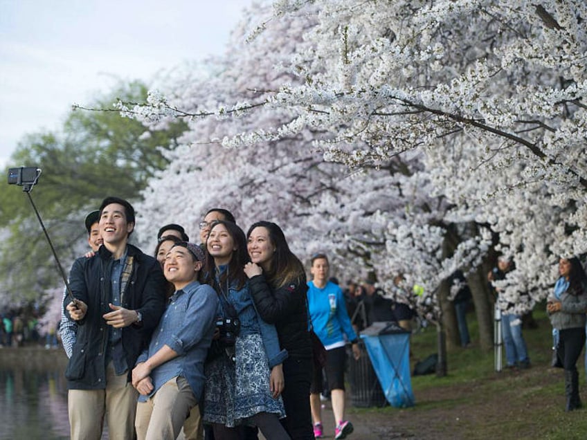 record tourism in 2015 over 2 million foreign visitors travelled to dc