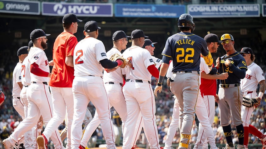 Red Sox and Brewers scuffle