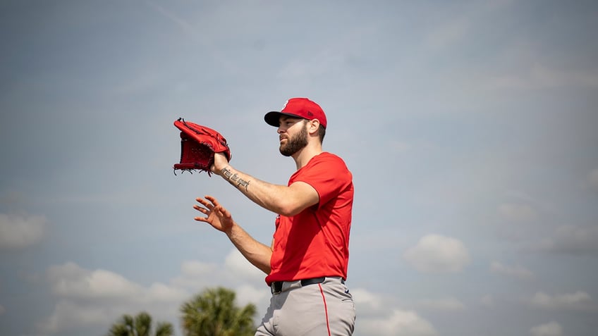 Lucas Giolito plays catch