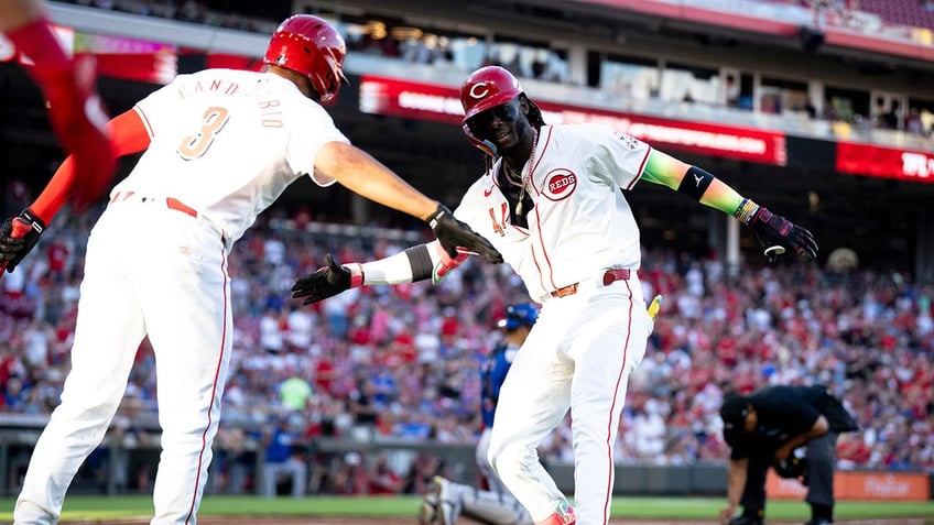 Cincinnati Reds players celebrate