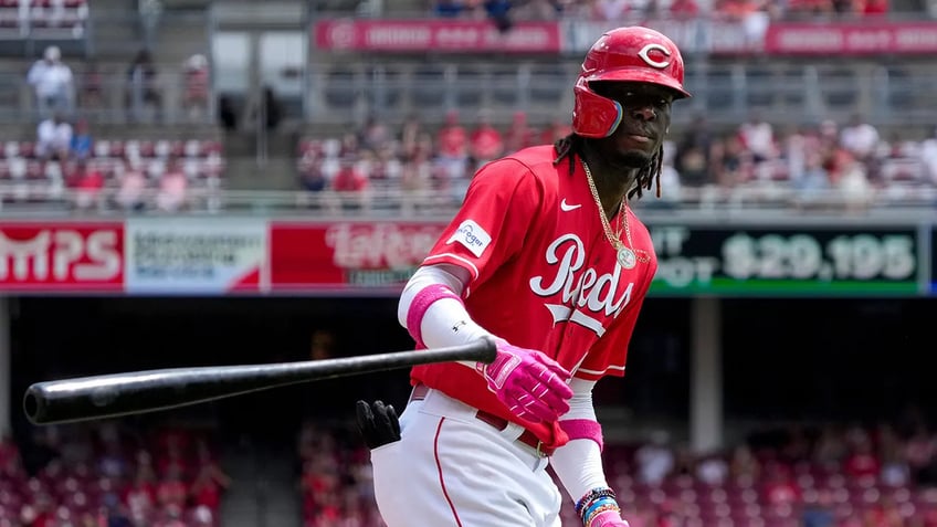 reds rookie elly de la cruz makes record breaking throw during win over giants