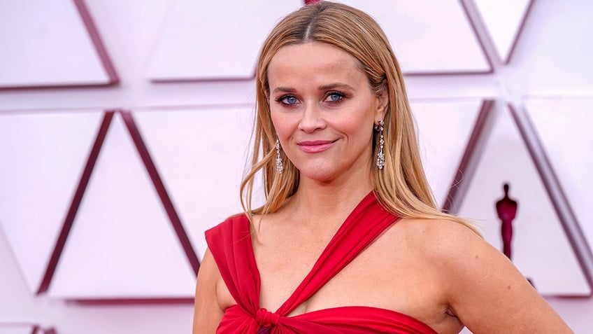 reese witherspoon felt like a robot that broke after difficult year with divorce