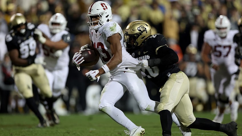 ref lashes out against colorado announcer for playing music before stanford snap issues penalty warning