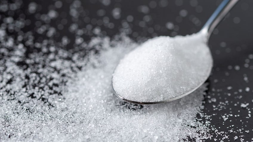 regular sugar vs artificial sweetener is one worse for you than another experts chime in