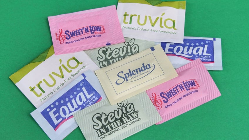 regular sugar vs artificial sweetener is one worse for you than another experts chime in