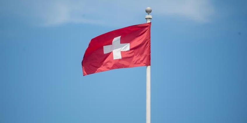 regulatory review of 30 swiss banks uncovers inadequate money laundering risk analysis