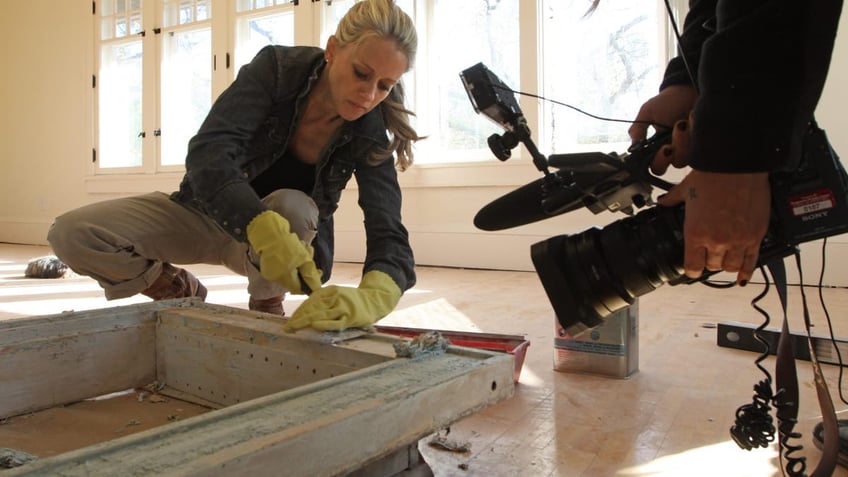 nicole curtis working on house