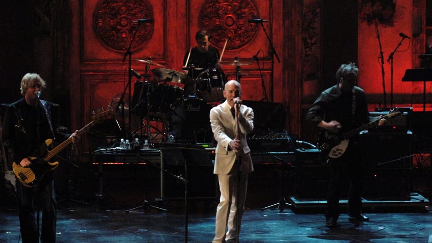 REM performing 2007