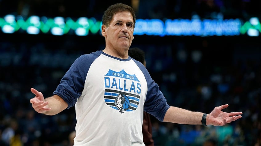 Mark Cuban reacts during a timeout