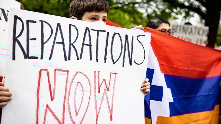 reparations are favored by 70 of white respondents in illinois survey