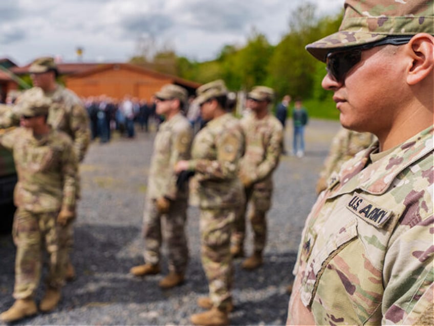 27 April 2024, Hesse, Alsfeld: US Army soldiers are involved in the exercise at the logist