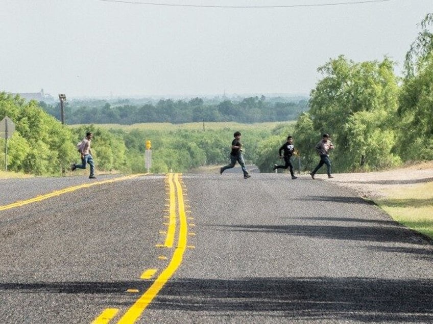 Migrant got-aways in Texas. (File Photo: Brandon Bell/Getty Images)