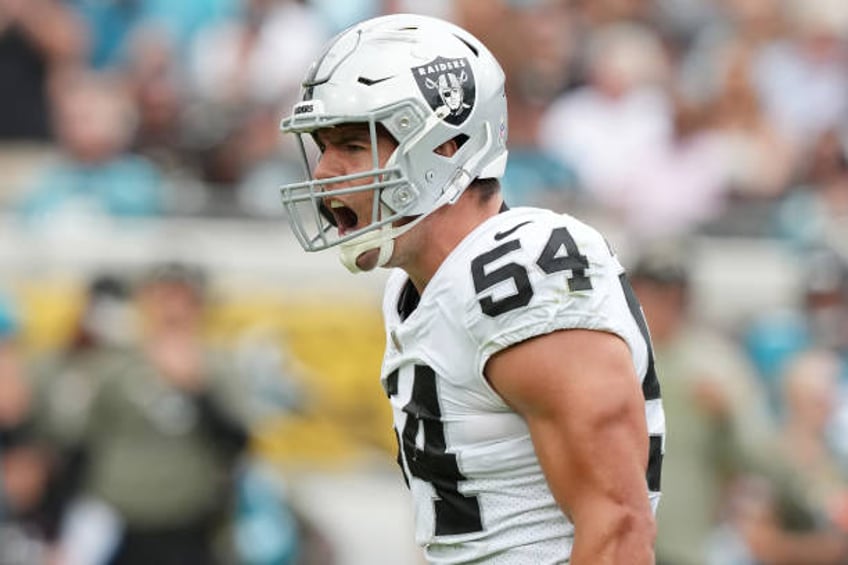 report blake martinez signs with panthers after pokemon card scandal