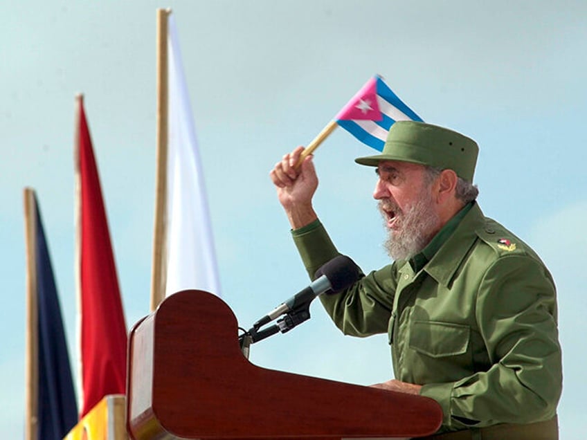 Cuban President Fidel Castro waves a Cuban flag during a rally in Sancti Spiritus, Cuba, S