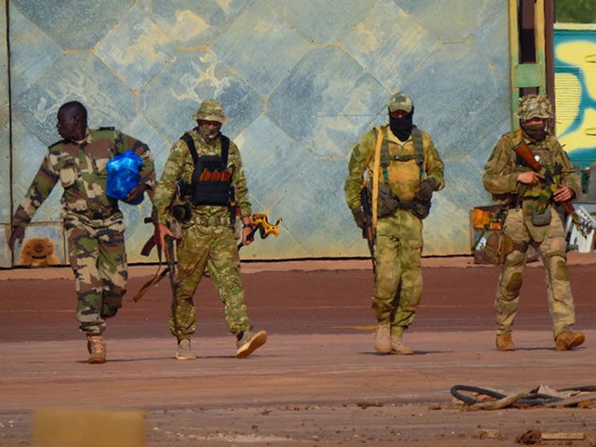 report hundreds of wagner mercenaries arrive in central african republic