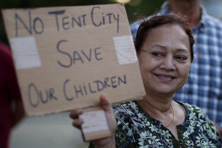 report nyc considers housing migrants in old jail where jeffrey epstein died